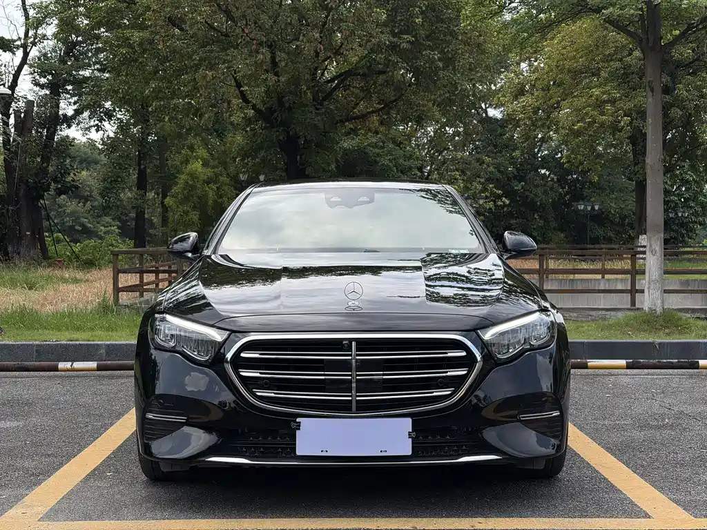 Mercedes-Benz E-Class — миниатюра 2
