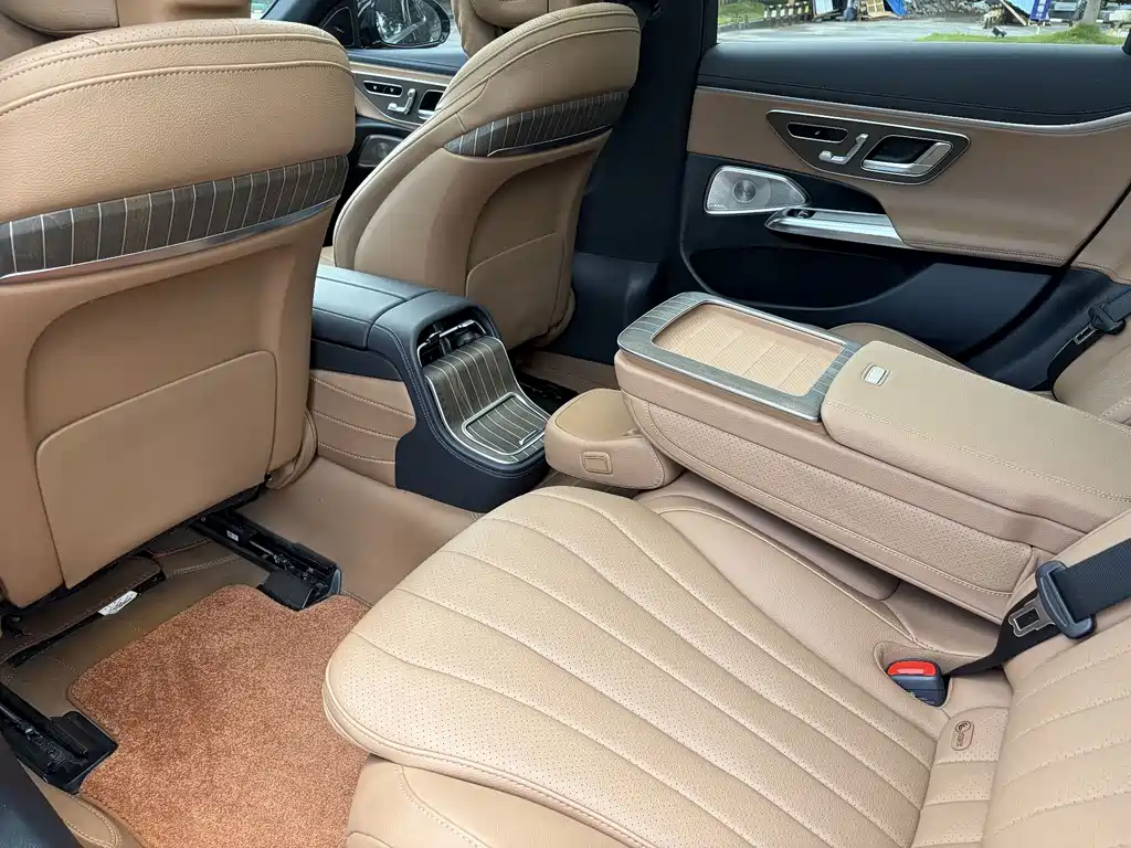 Mercedes-Benz E-Class — миниатюра 9