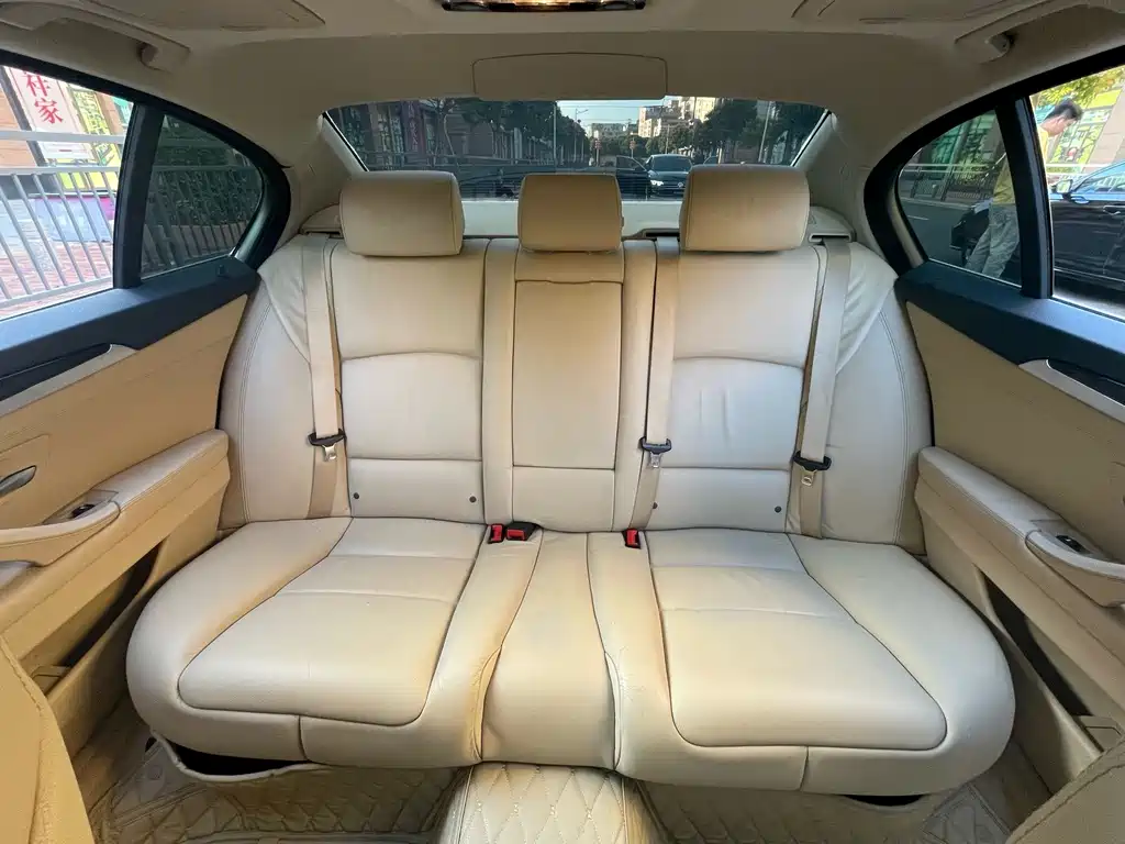 BMW 5 Series — миниатюра 15