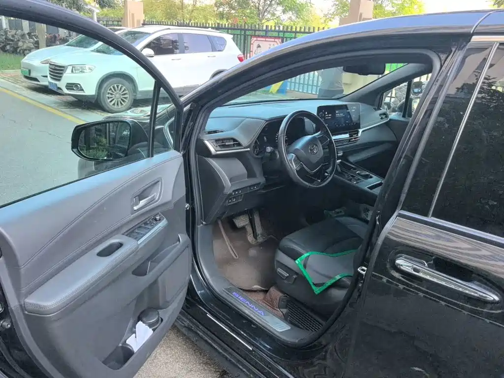 Toyota Sienna — миниатюра 12