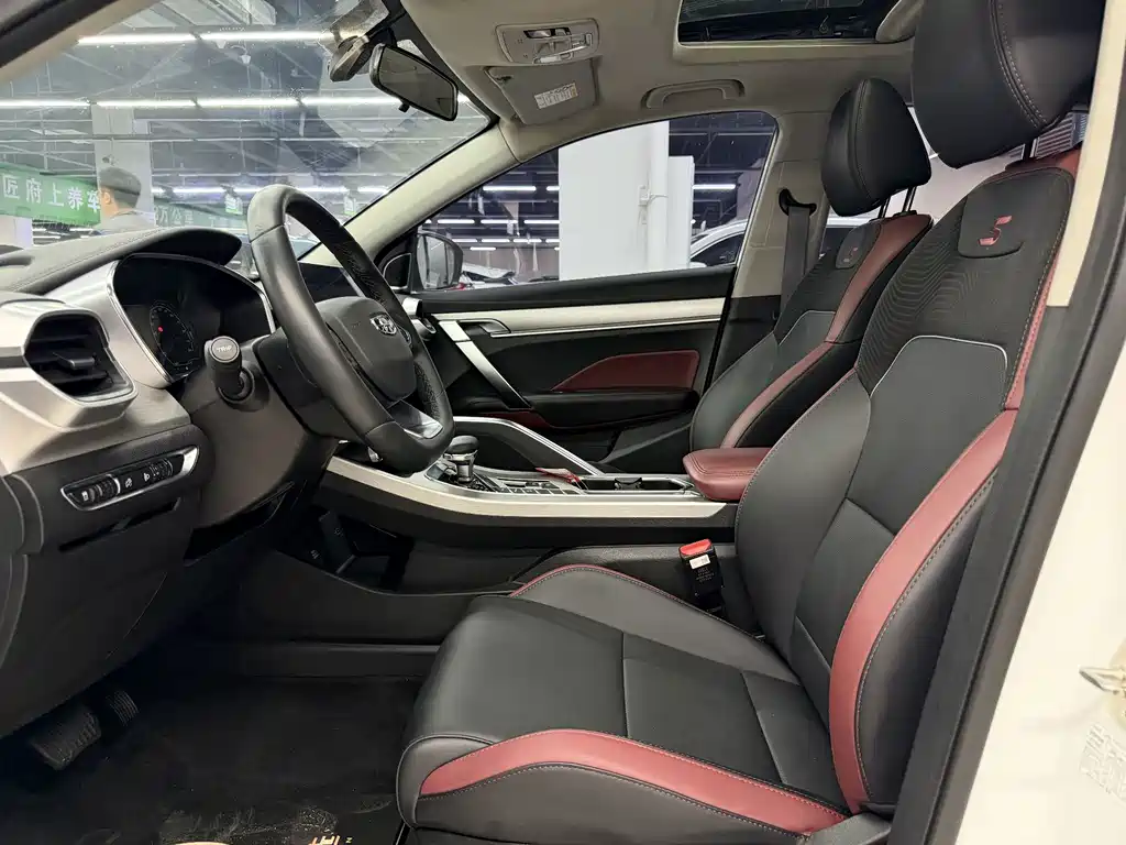 Geely Binyue — миниатюра 13