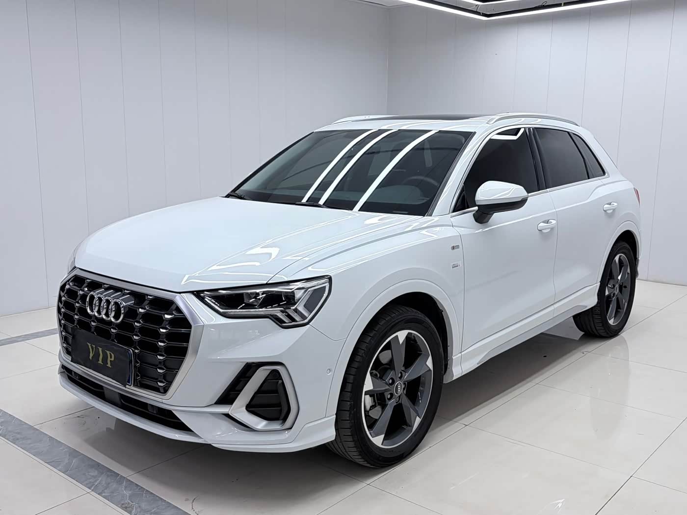 Audi Q3 1.4 л 2022 г. Белый, пробег 38000 км