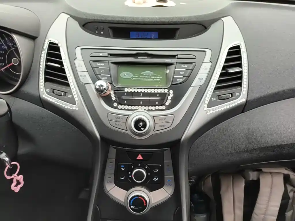 Hyundai Elantra Langdong — миниатюра 13