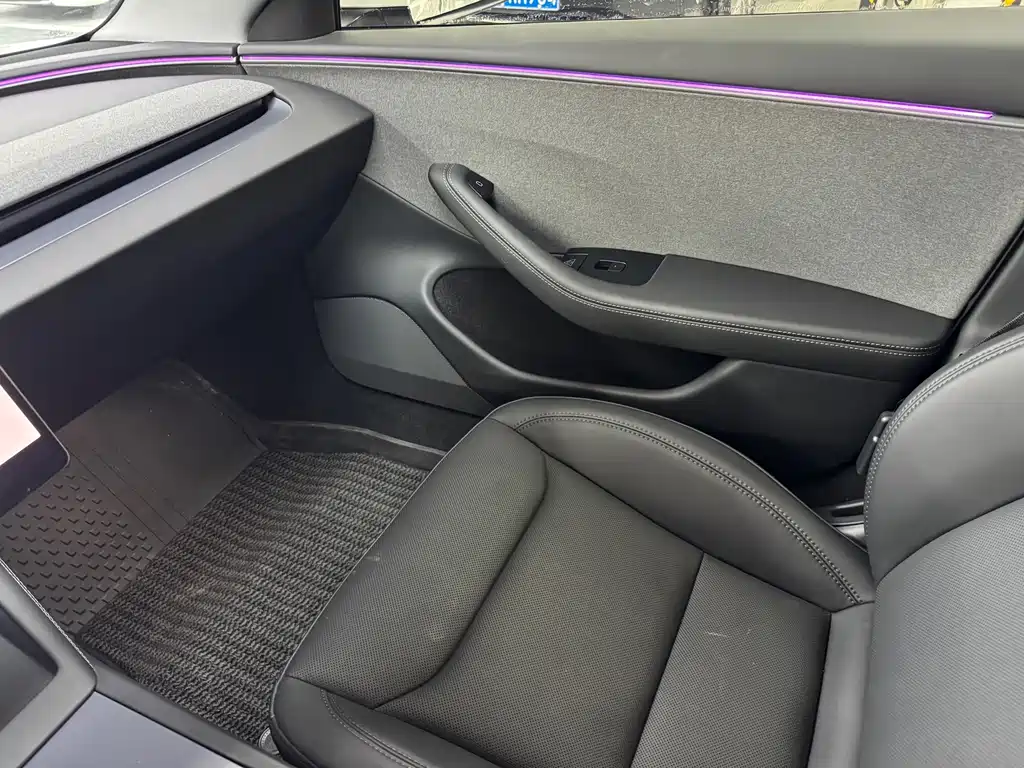 Tesla Model 3 — миниатюра 8