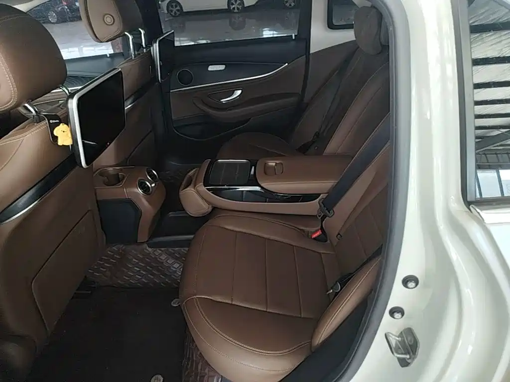 Mercedes-Benz E-Class — миниатюра 17