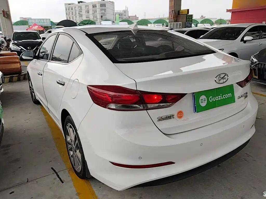 Hyundai Elantra — миниатюра 5