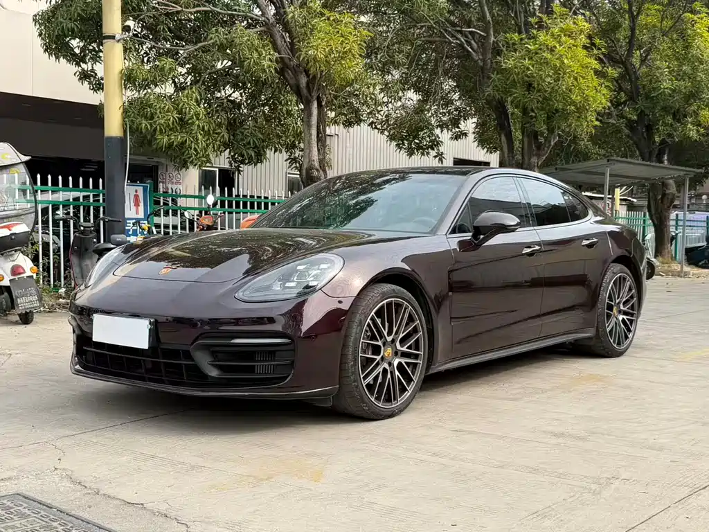 PORSCHE PANAMERA