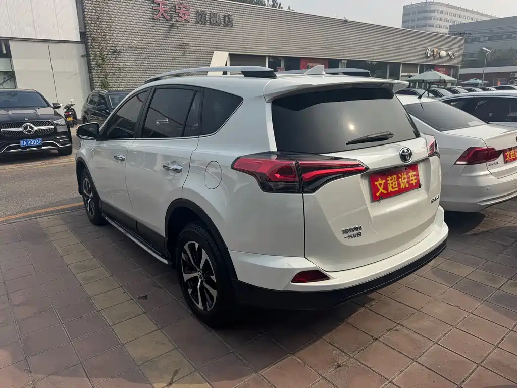 Toyota RAV4 — миниатюра 4