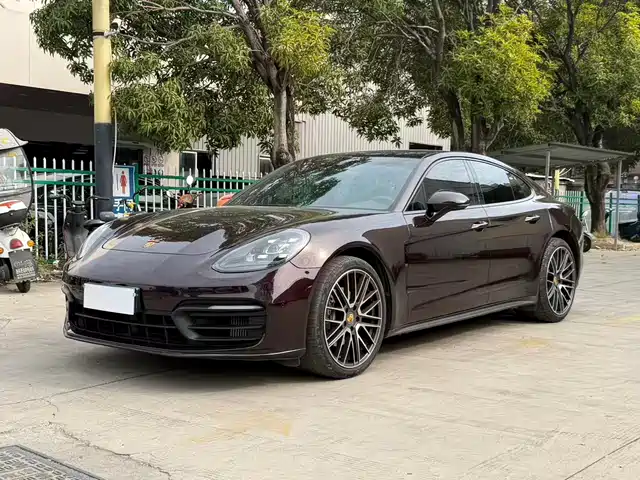 PORSCHE PANAMERA