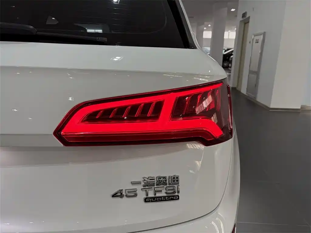Audi Q5L — миниатюра 13