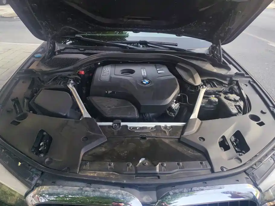 BMW 5 Series — миниатюра 10