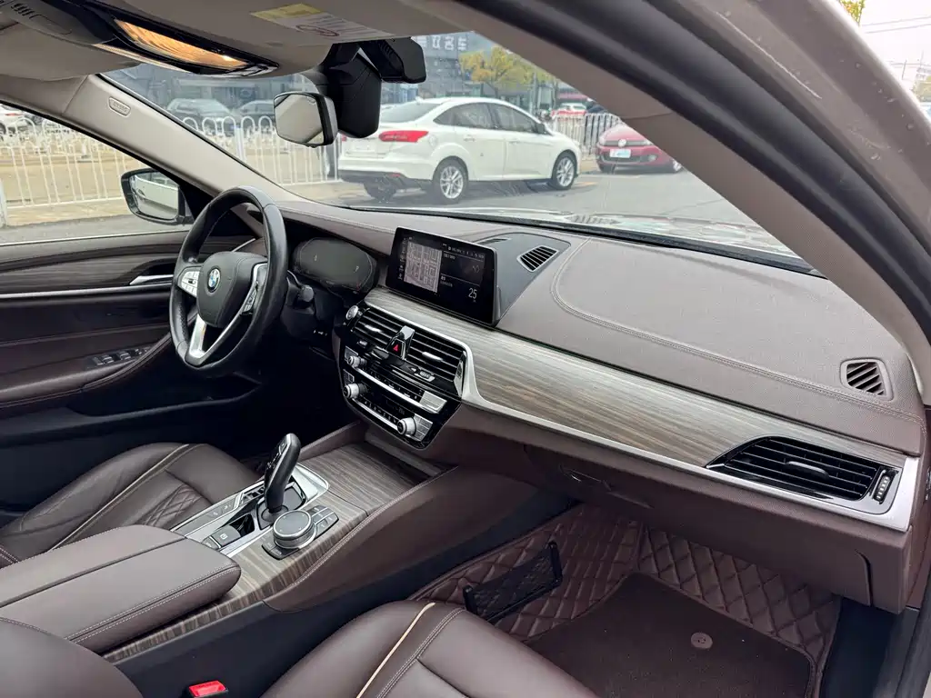 BMW 5 Series — миниатюра 22