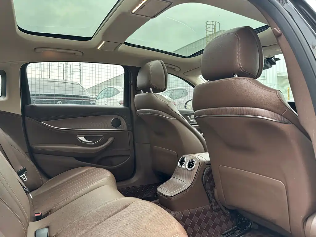 Mercedes-Benz E-Class — миниатюра 14