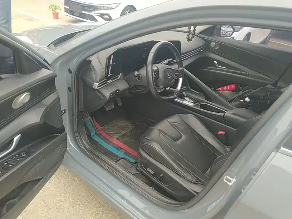 Hyundai Elantra — миниатюра 16