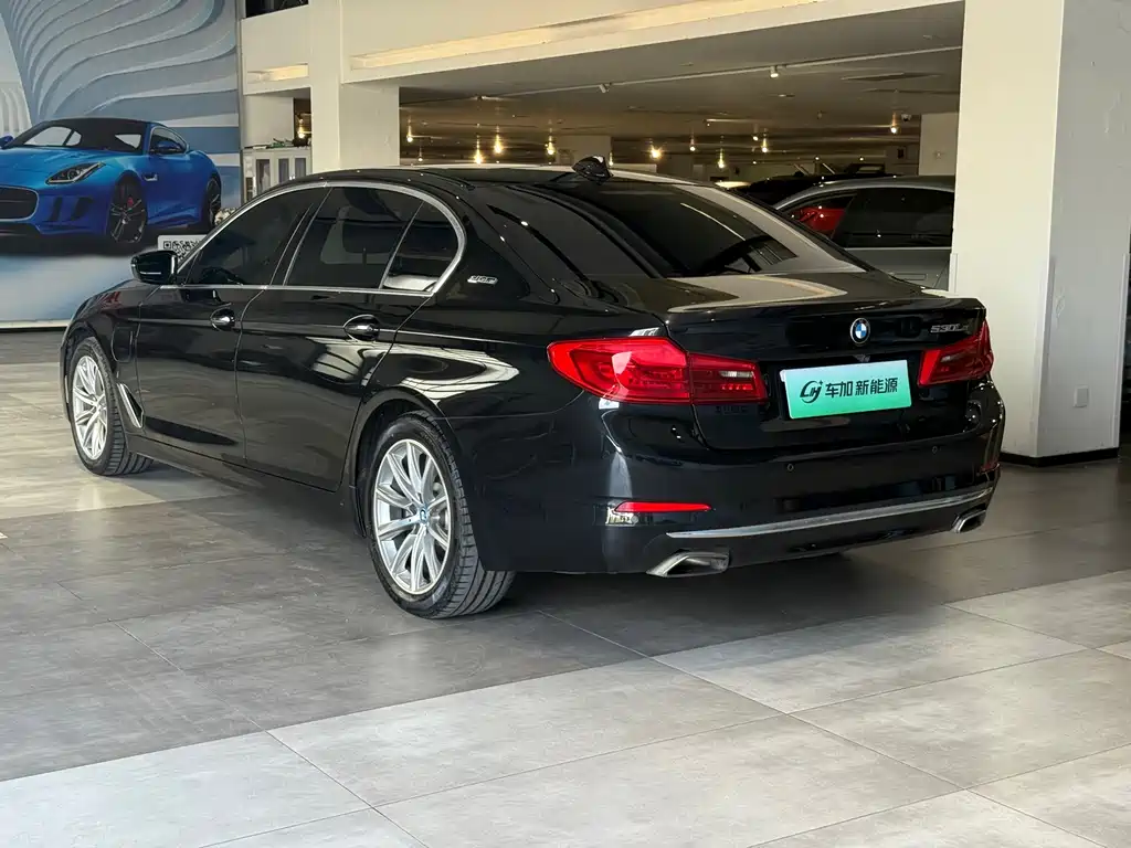 BMW 5 Series New Energy — миниатюра 7