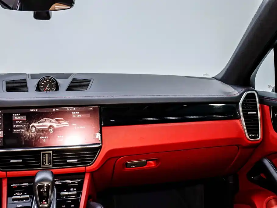 Porsche Cayenne — миниатюра 28