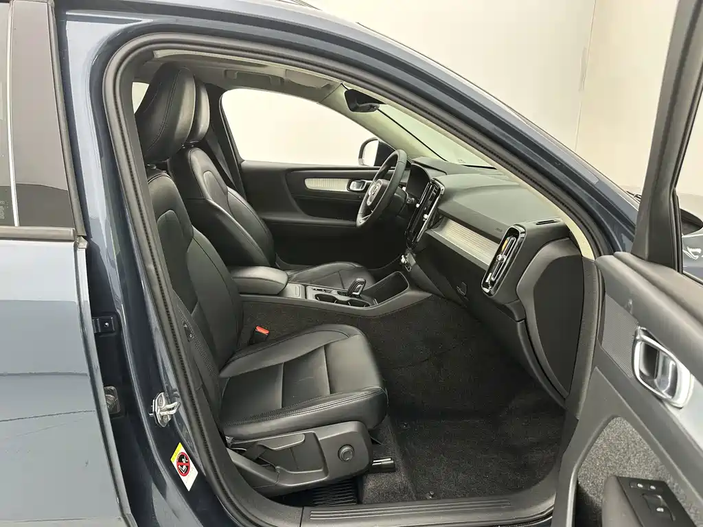 Volvo XC40 — миниатюра 9