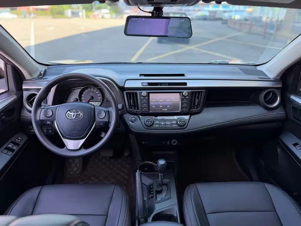 Toyota RAV4 — миниатюра 7