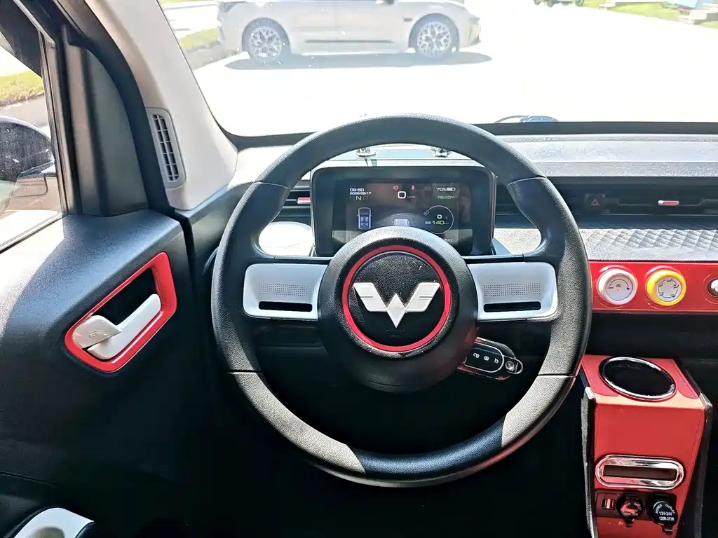 Wuling MINIEV — миниатюра 12