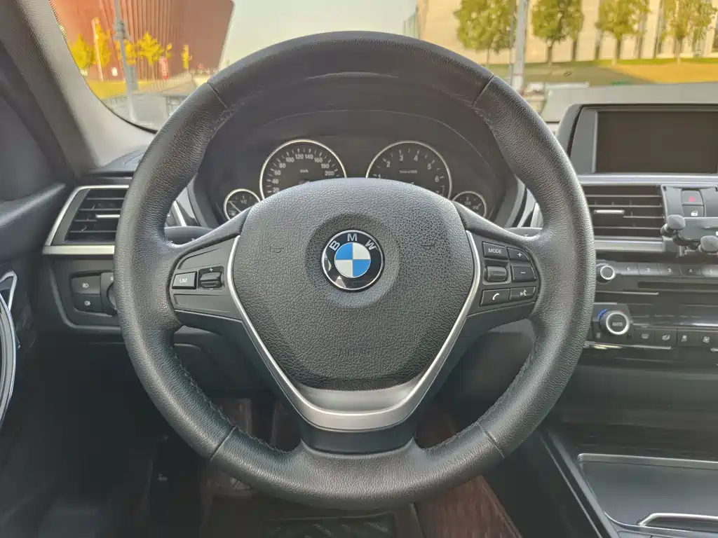 BMW 3 Series — миниатюра 10