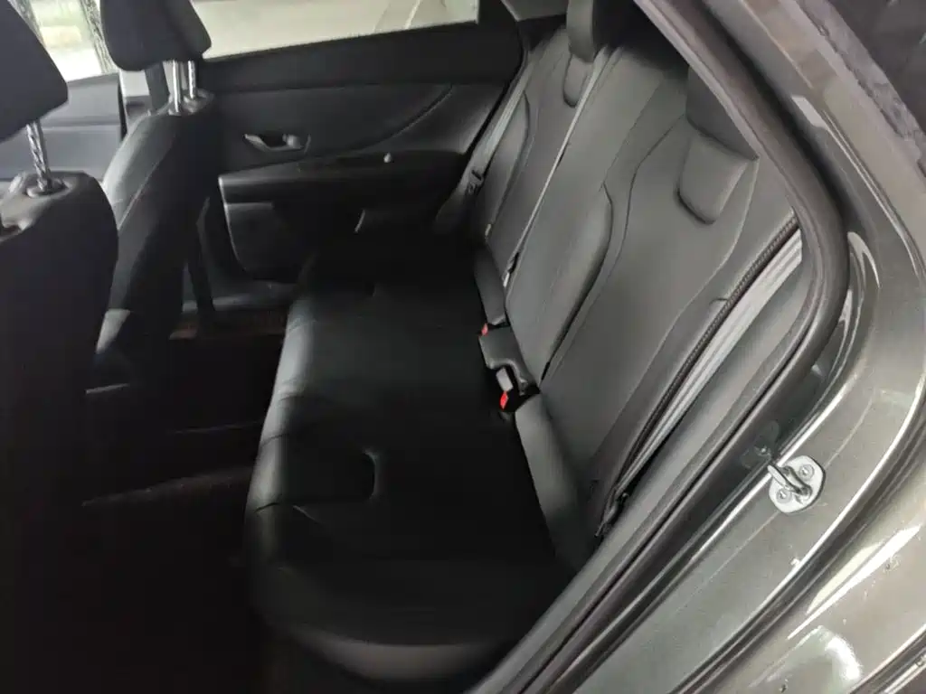 Hyundai Elantra — миниатюра 17