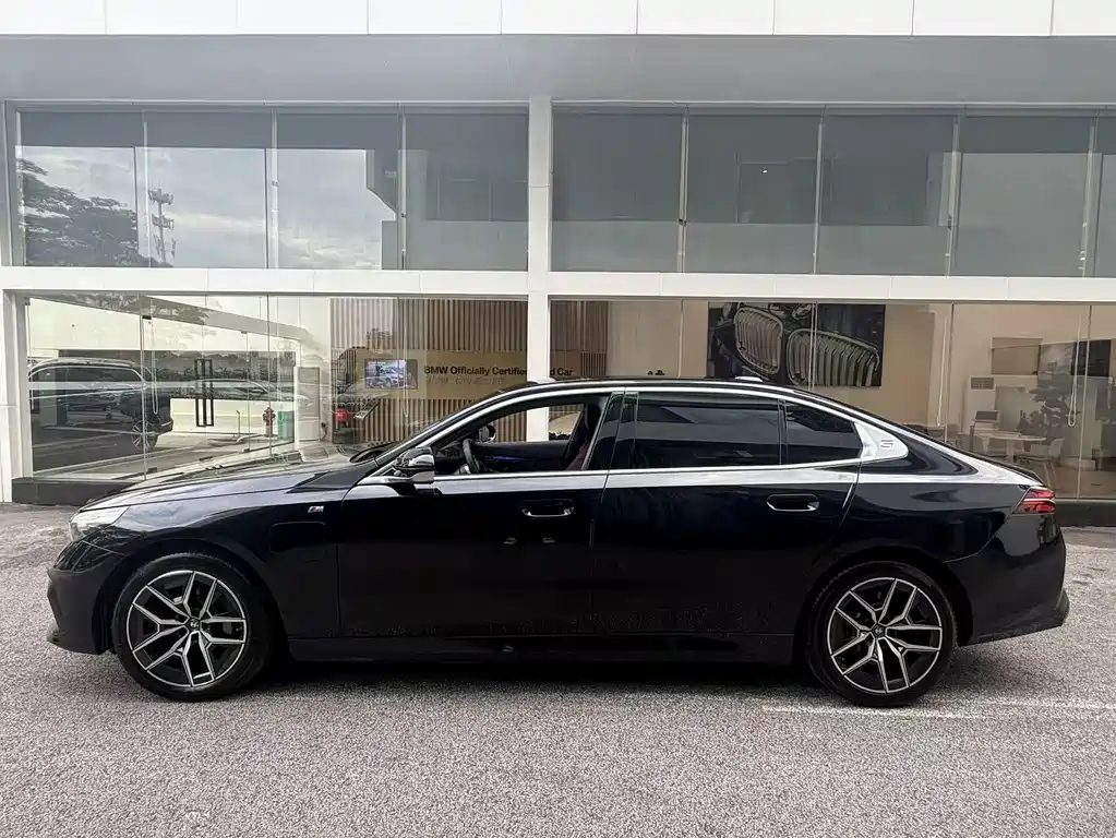 BMW i5 — миниатюра 3