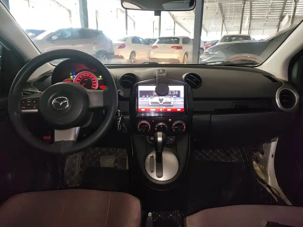 Mazda 2 — миниатюра 10