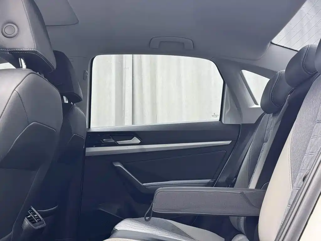 Volkswagen Lavida — миниатюра 6