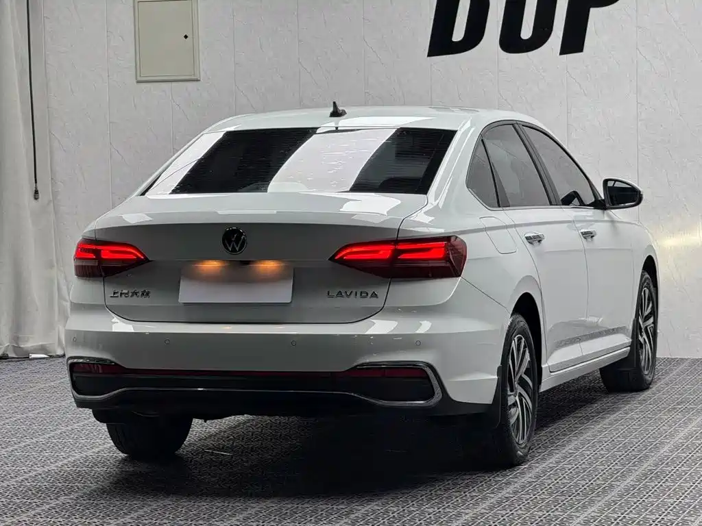 Volkswagen Lavida — миниатюра 9