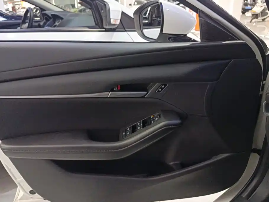 Mazda 3 Axela — миниатюра 7