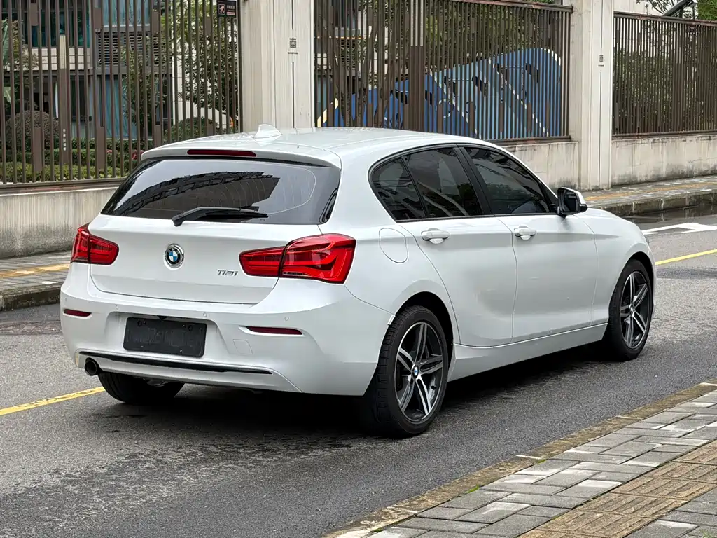 BMW 1 Series (Import) — миниатюра 9