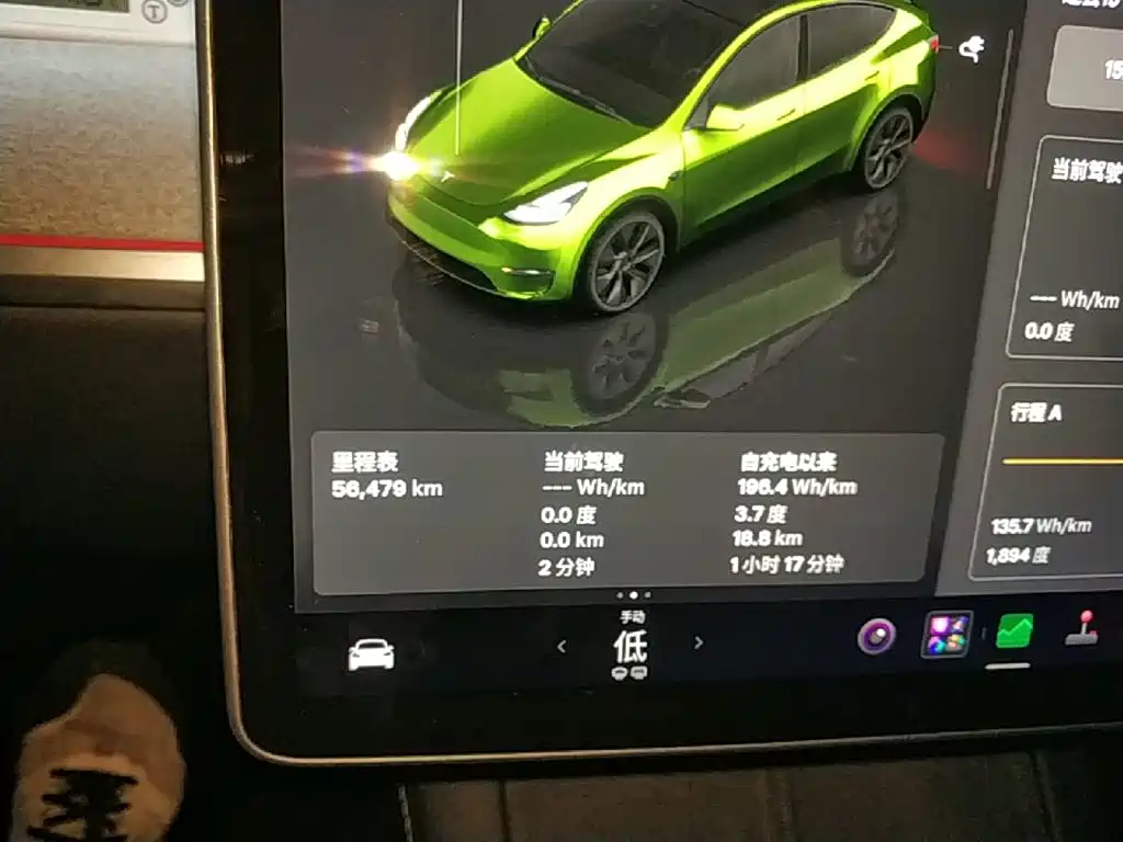 Tesla Model Y — миниатюра 12