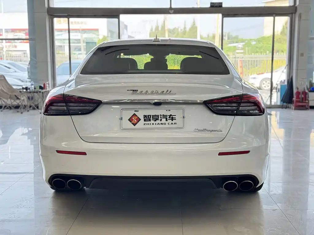 Maserati Quattroporte — миниатюра 4