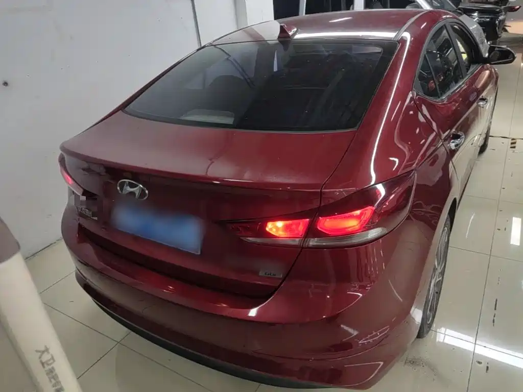 Hyundai Elantra — миниатюра 6