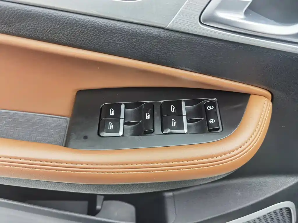 Geely Vision X6 — миниатюра 9