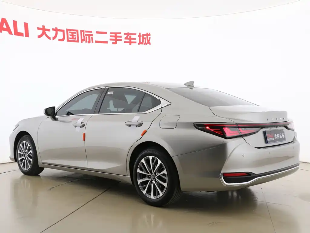 Lexus ES — миниатюра 15
