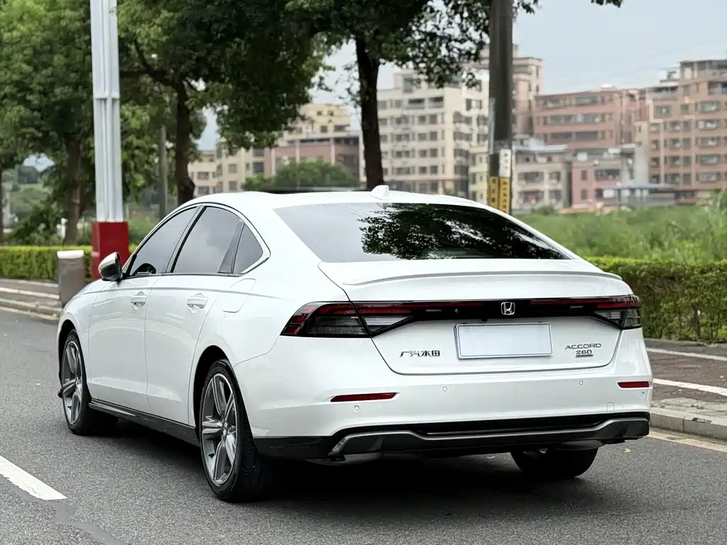 Honda Accord — миниатюра 12