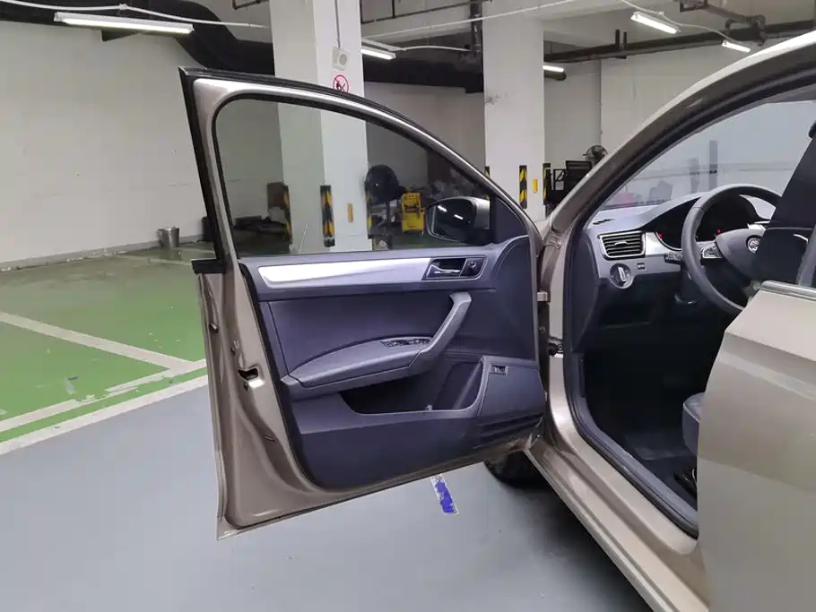 Skoda Rapid — миниатюра 7