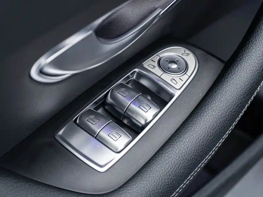 Mercedes-Benz E-Class (Import) — миниатюра 31