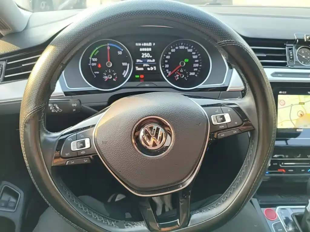 Volkswagen Magotan PHEV — миниатюра 11