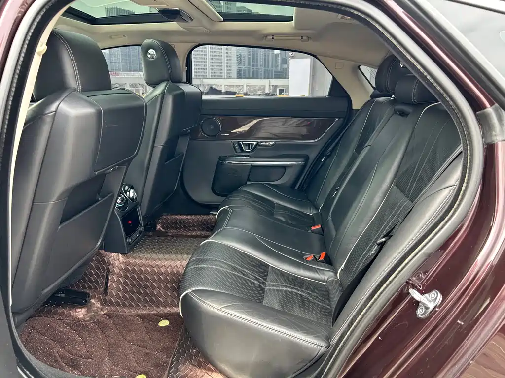 Jaguar XJ — миниатюра 10