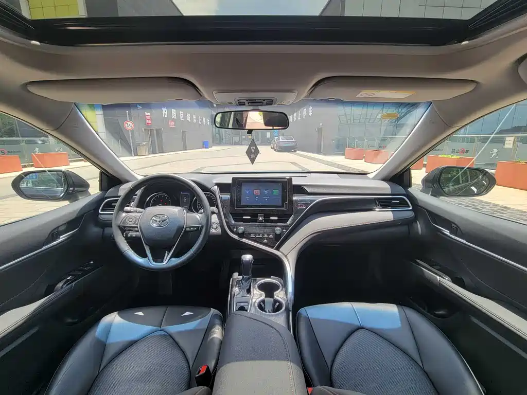 Toyota Camry 2023 2.0G Luxury