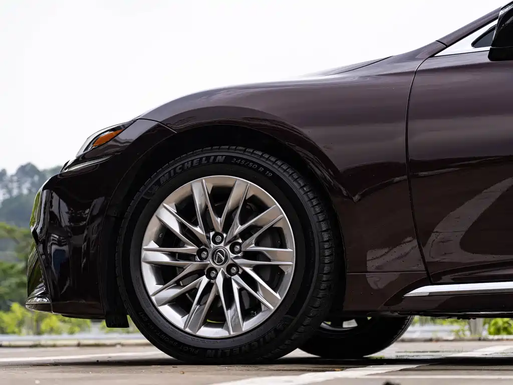 Lexus LS 2020 500h Luxury VI