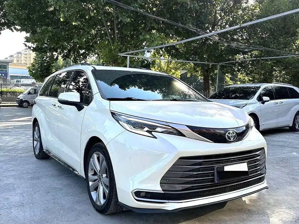 Toyota Sienna — миниатюра 2