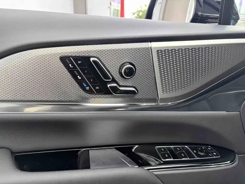 Cadillac XT5 — миниатюра 6