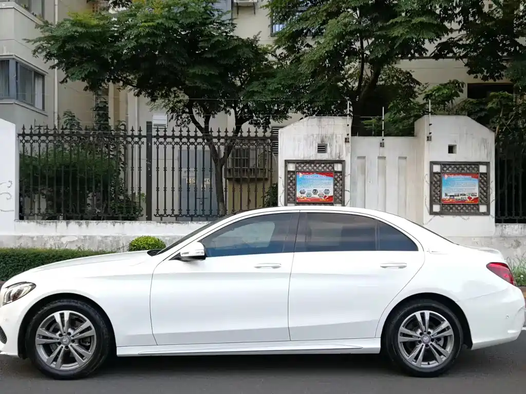 Mercedes-Benz C-Class — миниатюра 13