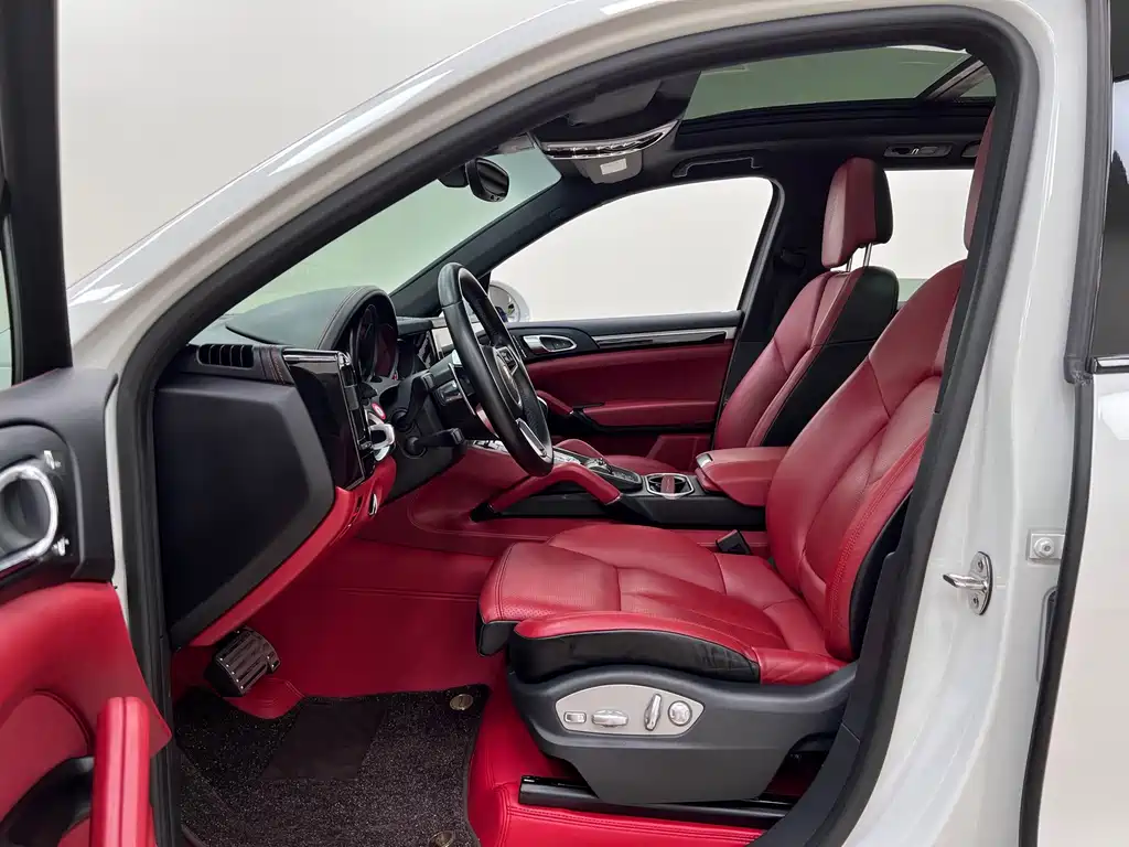 Porsche Cayenne — миниатюра 10