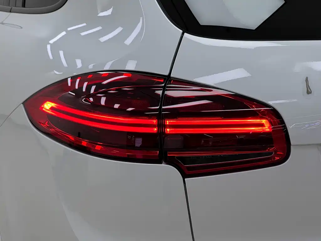 Porsche Cayenne — миниатюра 37