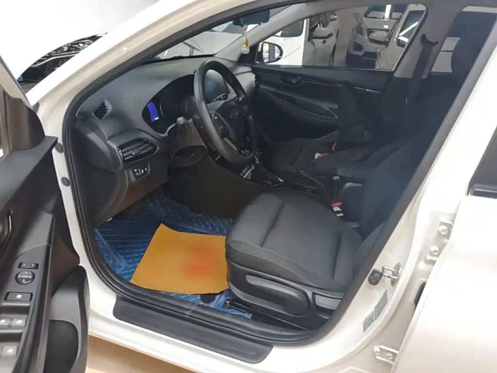 Hyundai Elantra — миниатюра 16