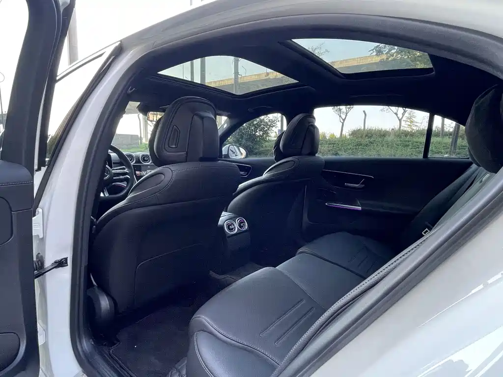 Mercedes-Benz C-Class — миниатюра 2